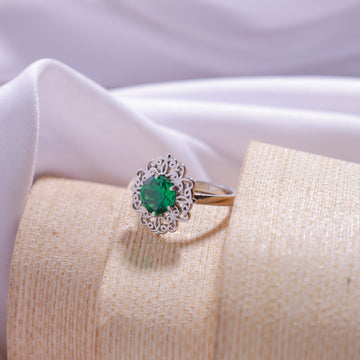 Green Flower Ring – 925 silver with a green gemstone in a flower setting