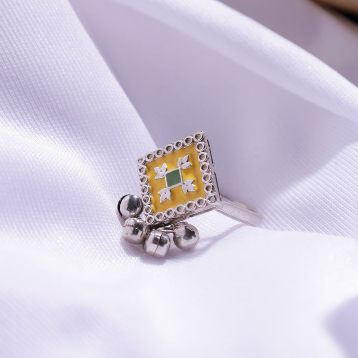 Close-up view of Yellow Ethnic Meenakari Ring – detailed ethnic design with a yellow gemstone