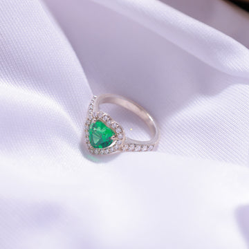 Close-up of Green Heart Ring – romantic design with a vibrant green gemstone