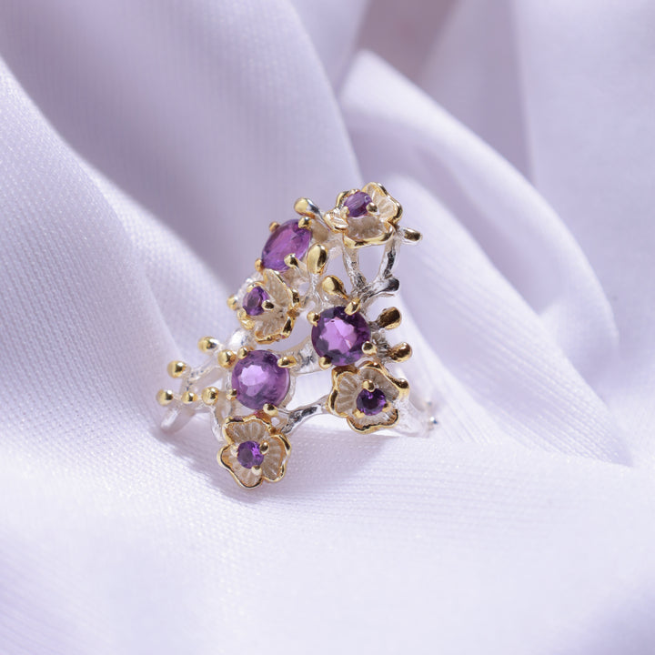  Close-up of Amethyst Gold Plated Statement Ring – elegant amethyst stone set in 925 silver