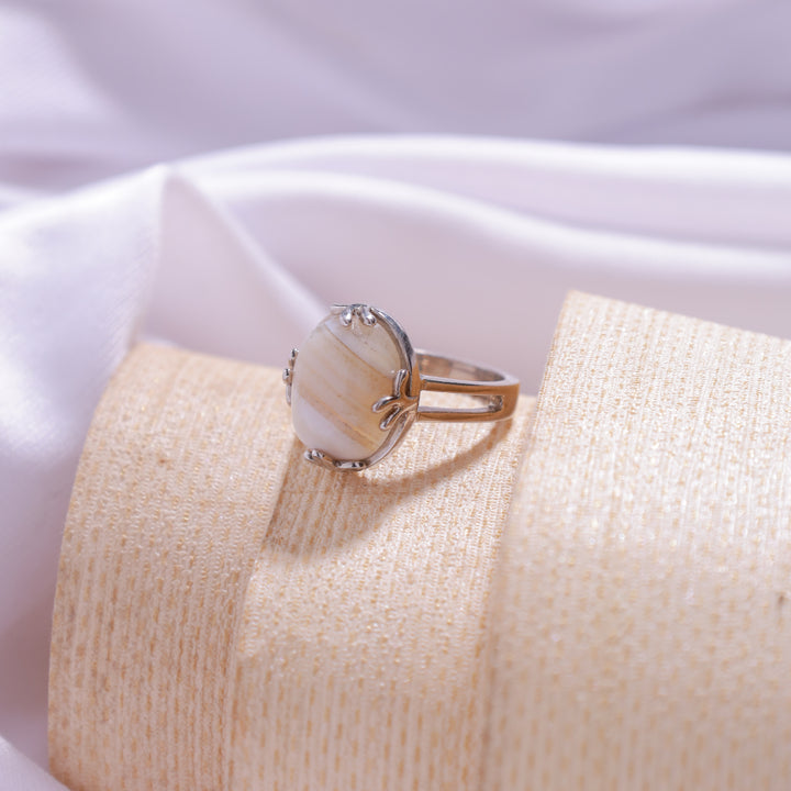 Close-up of White Agate Ring – refined 925 silver design with white agate