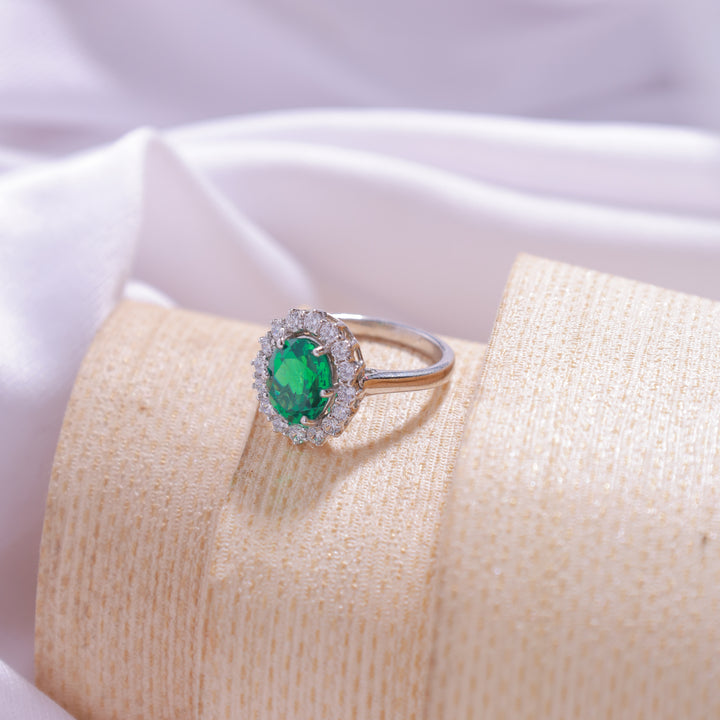 Close-up of Cubic Zirconia Green Ring – vibrant design with silver band