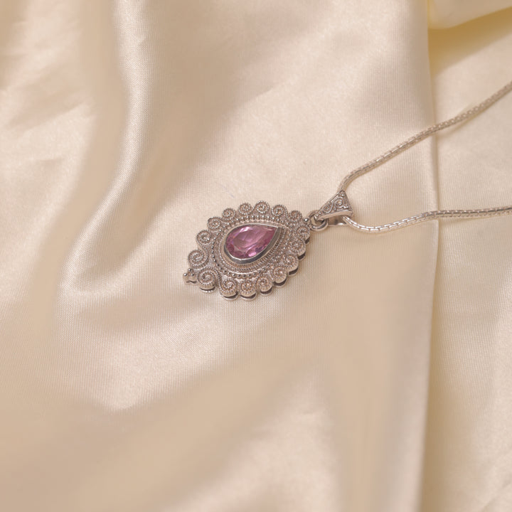 Royal Old Britain Pendant (pink)