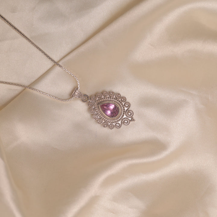 Royal Old Britain Pendant (pink)