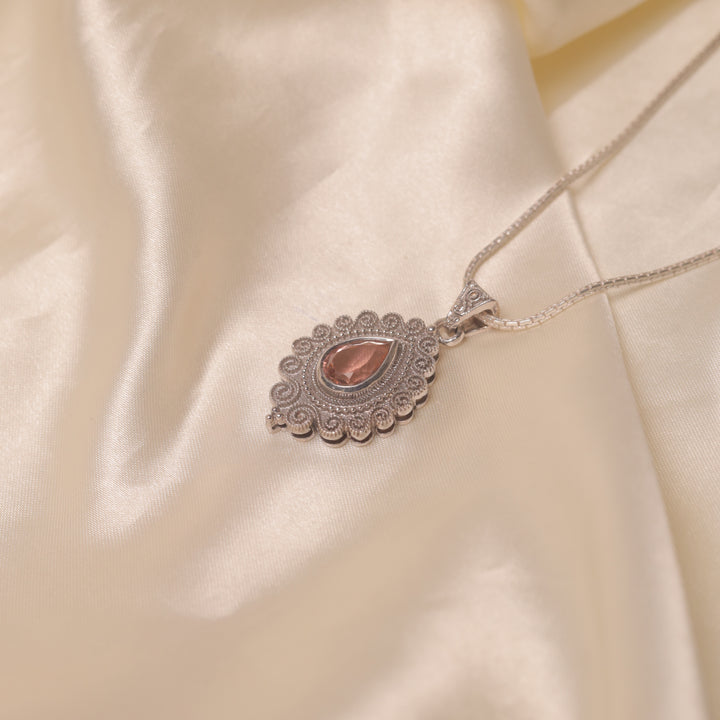 Royal Old Britain Pendant (Peach)