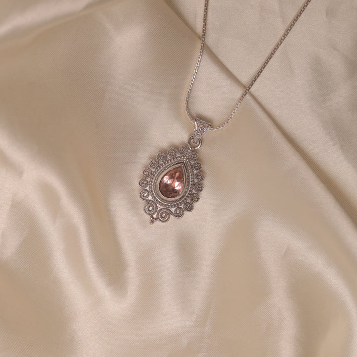 Royal Old Britain Pendant (Peach)